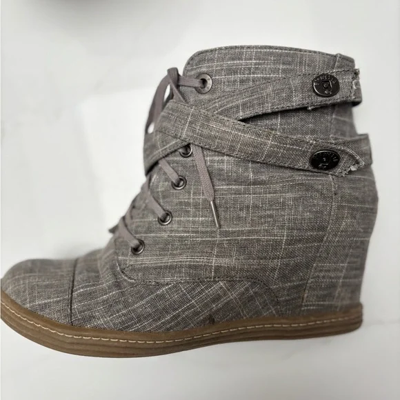 Blowfish Malibu Gray Women's Wedge Ankle Boots - Picture 2 of 7